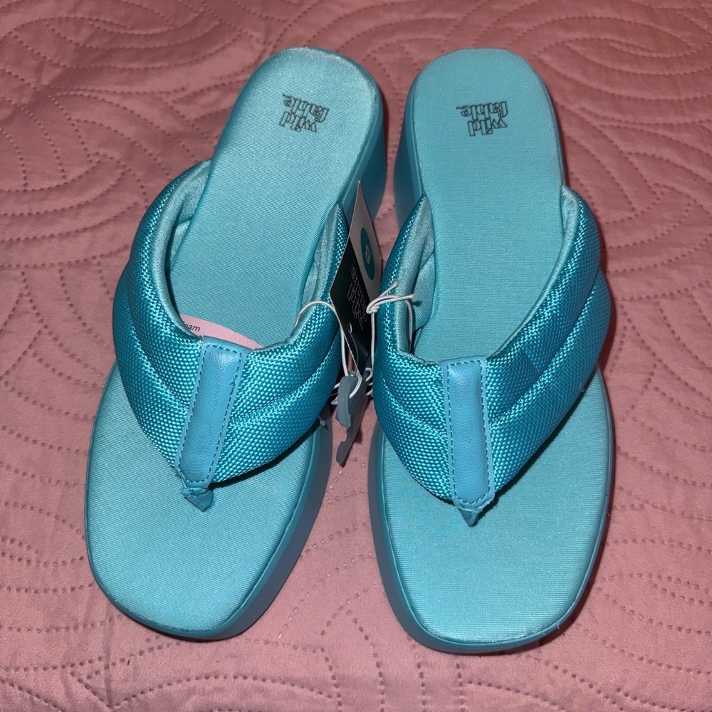 Wild Fable Turquoise Platform Flip Flops - Picture 3 of 5